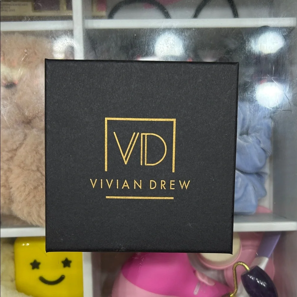 Vivian Drew gold earrings - Picture 1 of 5
